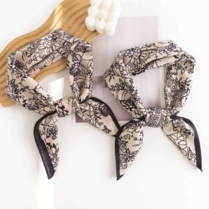 Scarvii - Floral Outline Pattern Square Scarf